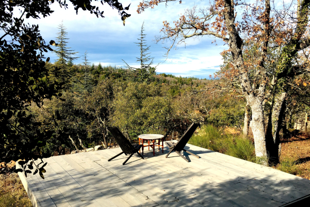 Les Cabanes, Bonnieux. Location en pleine nature pour 10 personnes